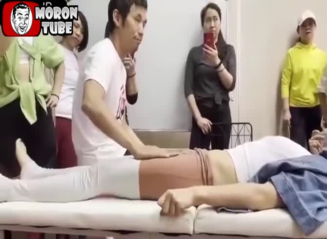 Video :The man who was skilled at hypnotizing ladies